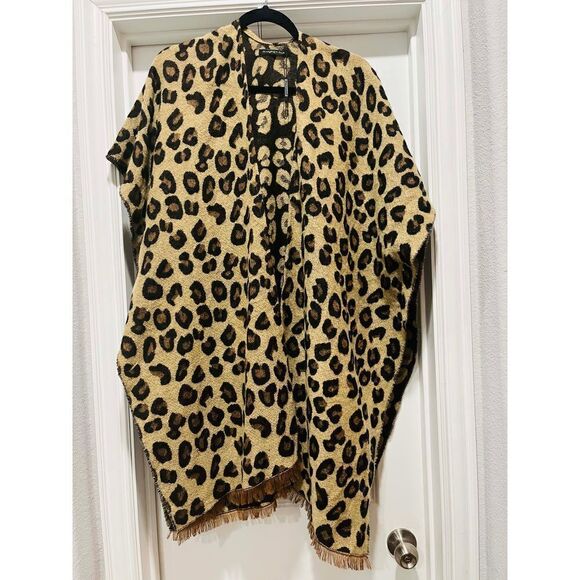 NWOT: Do everything with Love cover up - Picture 2 of 8